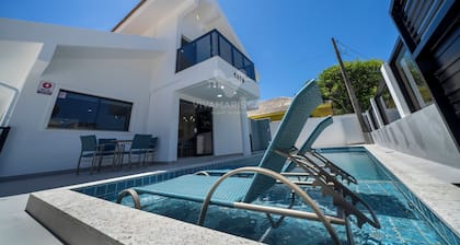Casa Cristal, 6 suites, sleeps 22, with heated pool, 100m from the sea.