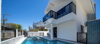 Casa Cristal, 6 suites, sleeps 22, with heated pool, 100m from the sea.