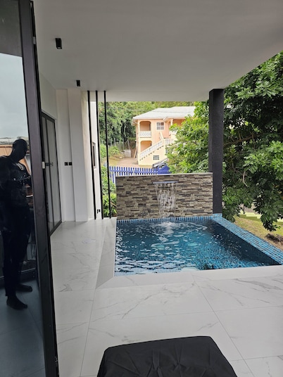 Tranquil ultra modern 1-bedroom villa with pool and AC in Lance Aux Epines