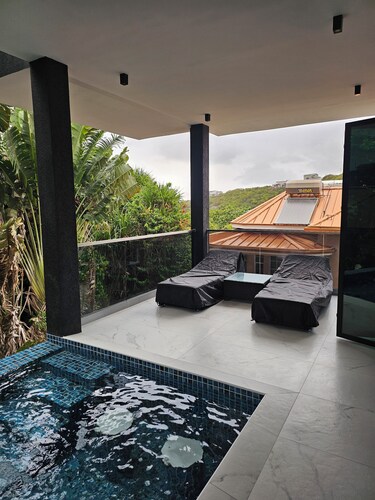 Tranquil ultra modern 1-bedroom villa with pool and AC in Lance Aux Epines