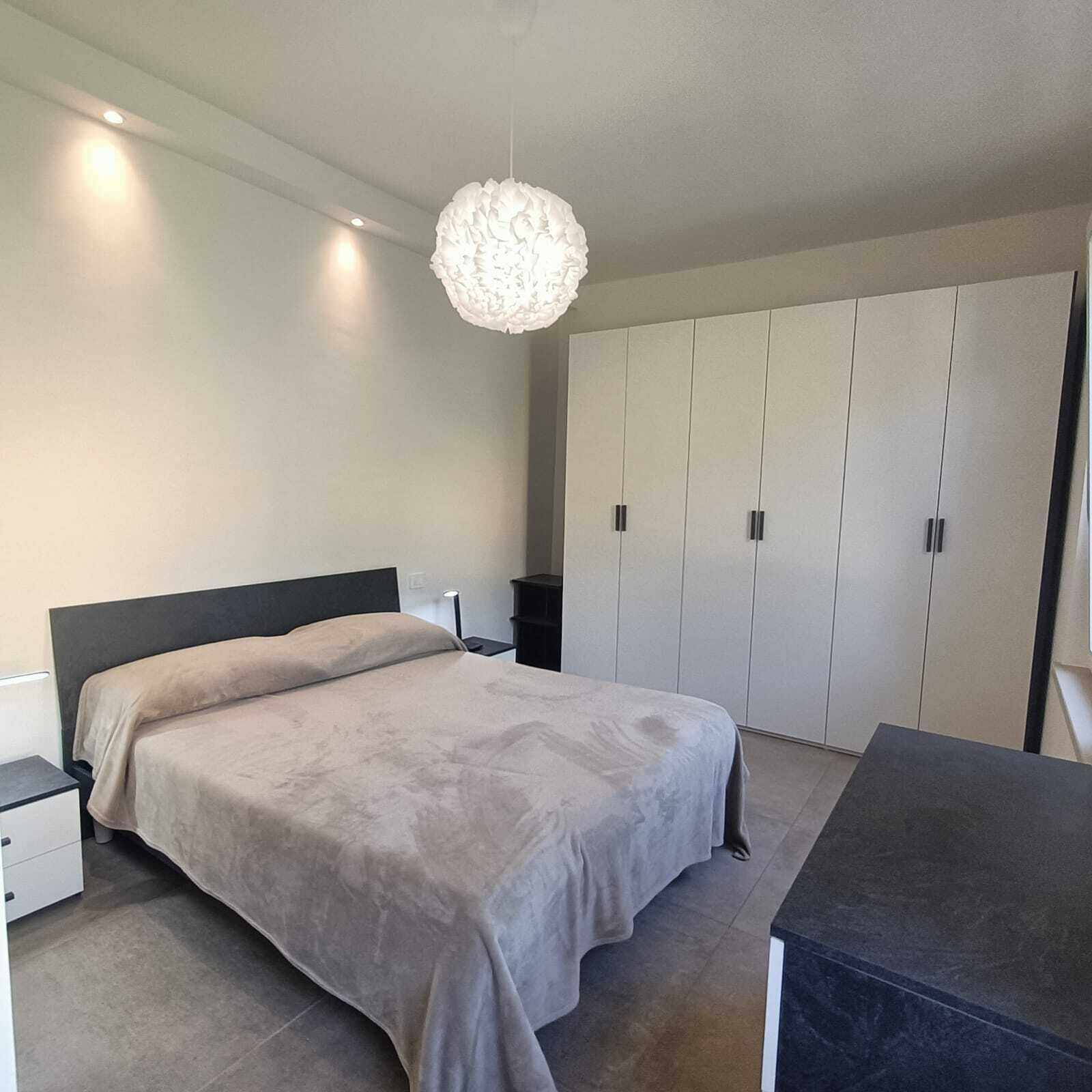 1 dormitori, planxa i posts de planxar, wifi i roba de llit 