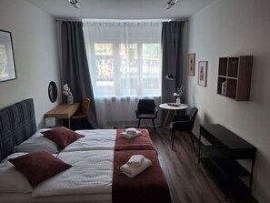 2 bedrooms, iron/ironing board, WiFi, bed sheets - „Stylish Apartment  • 2 min Metro Anděl  -4 guests (Prague)
