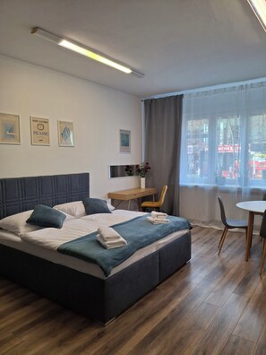 2 bedrooms, iron/ironing board, WiFi, bed sheets - „Stylish Apartment  • 2 min Metro Anděl  -4 guests (Prague)