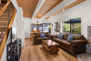 TV, fireplace - Incline Village Retreat Year-Round Mountain Escape with AC (Incline Village)