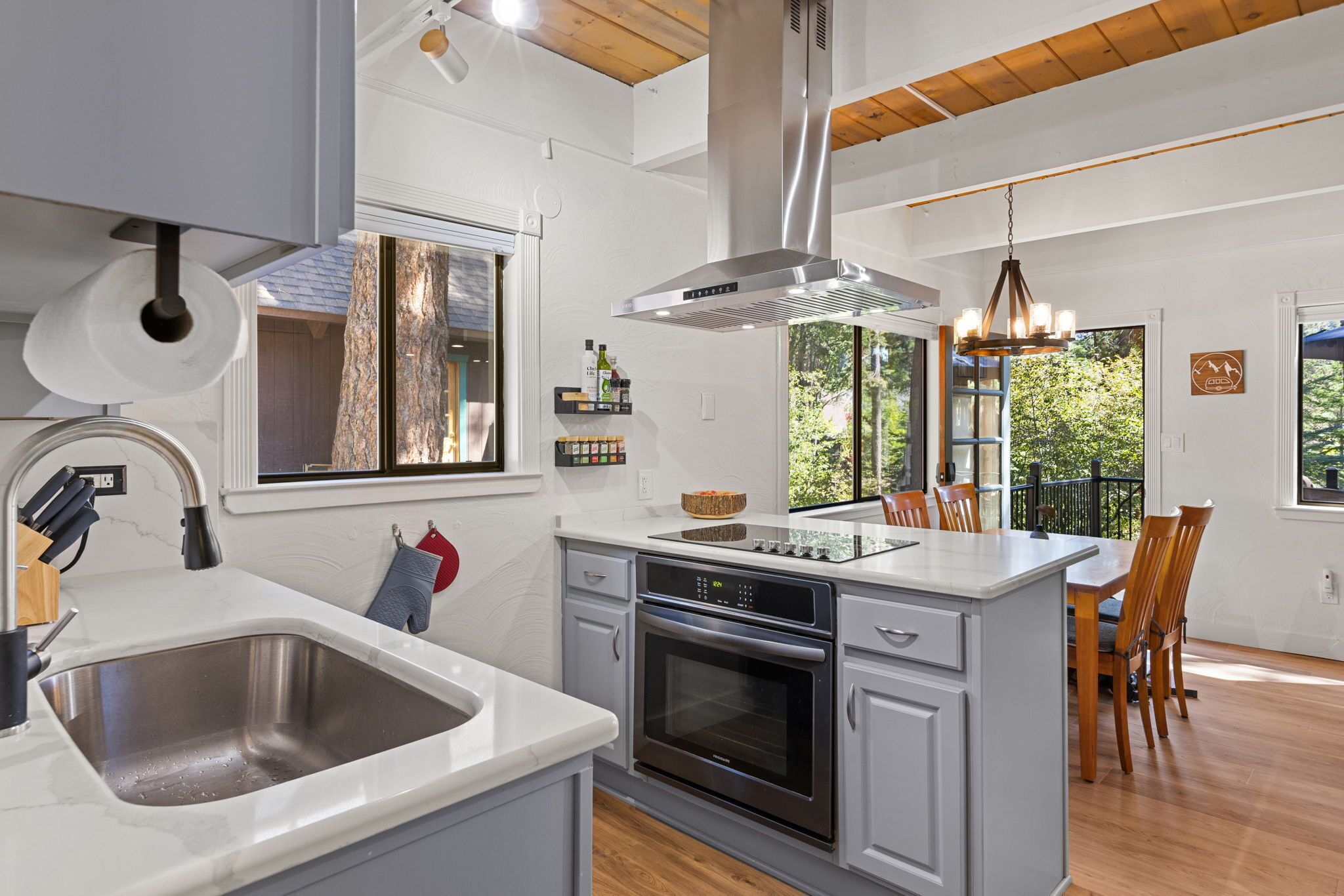 Mikrowelle, Ofen, Herdplatte, Geschirrspüler