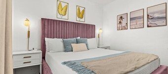 Unique 2-Home Family Getaway Near Beaches Airport Restaurants.  Ideal for Groups