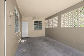 Interior - Unique 2-Home Family Getaway Near Beaches Airport Restaurants.  Ideal for Groups (Arenales)