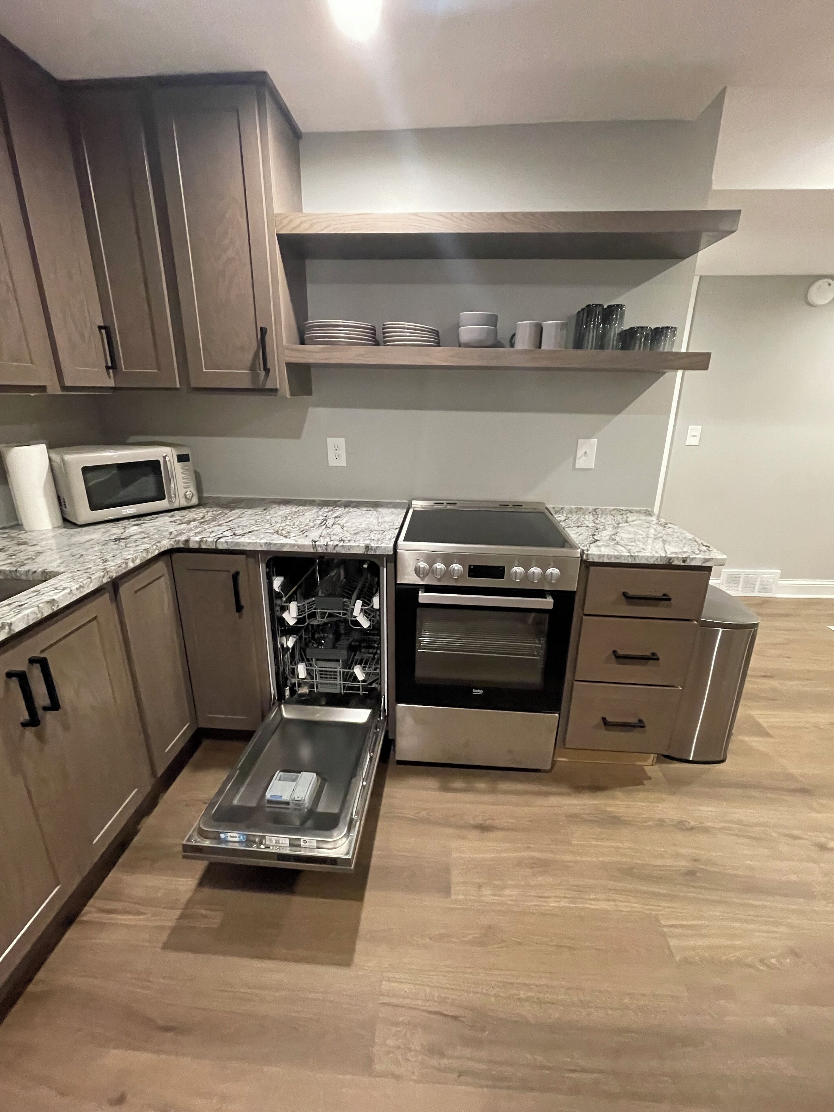 Micro-ondas, fogão, cooktop, lava-louças