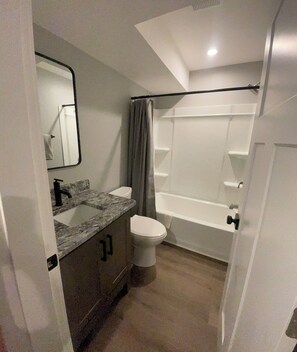 SĂšche-cheveux, serviettes fournies, savon, papier toilette