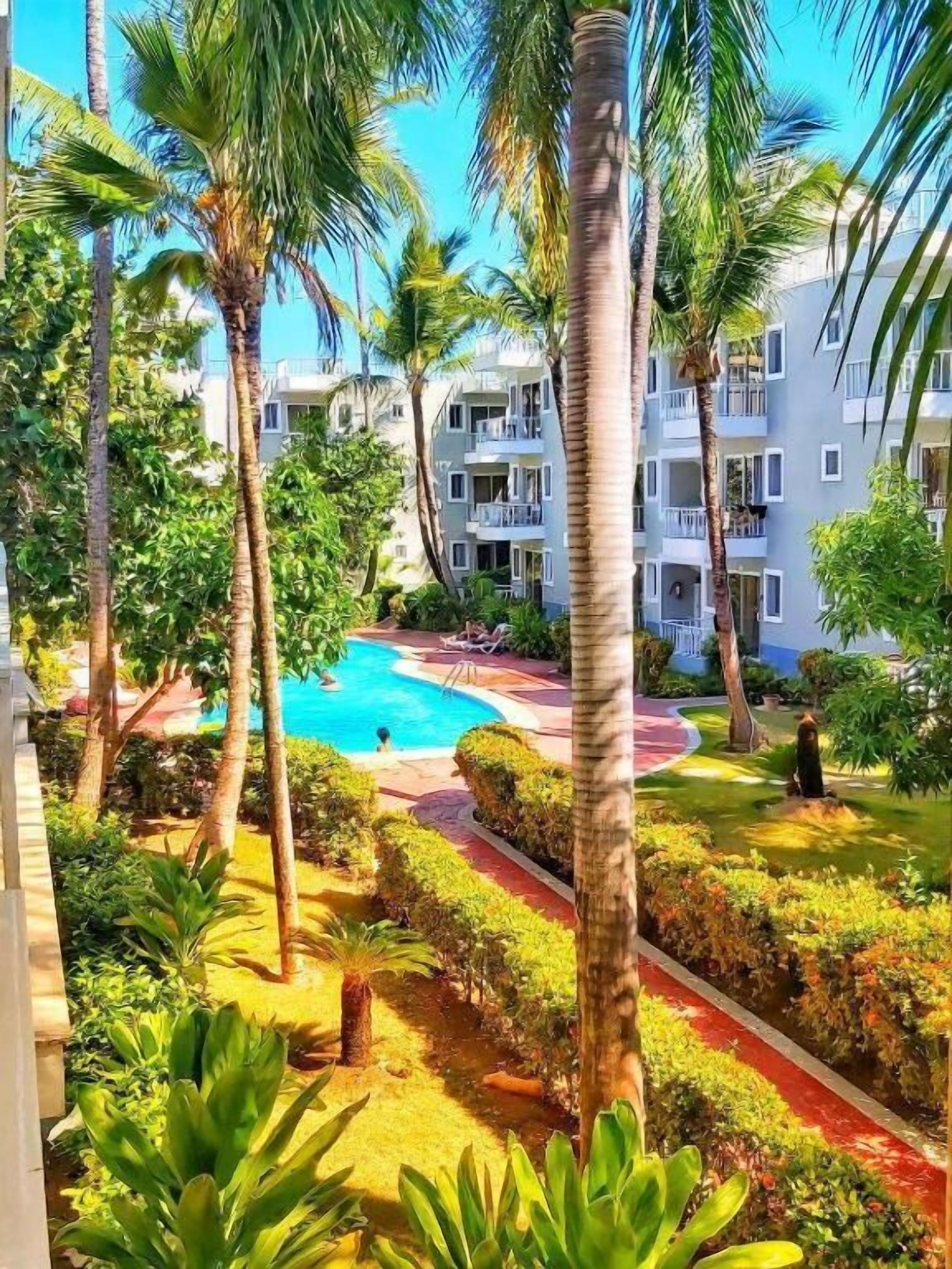 2 piscines a l'aire lliure 