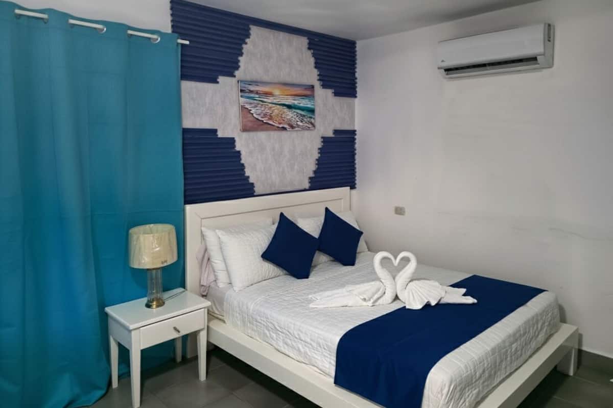 Monolocale familiare, balcone, vista piscina | Una cassaforte in camera, tende oscuranti, Wi-Fi gratuito