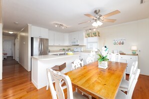 Dining - Sea Salt and Sunshine: Family & Pet Friendly (Surf City)