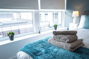 2 bedrooms, iron/ironing board, bed sheets