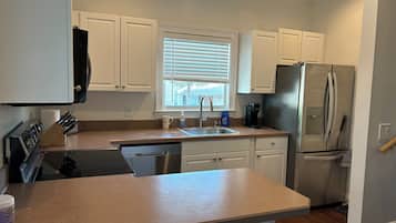 Microondas, horno y lavavajillas