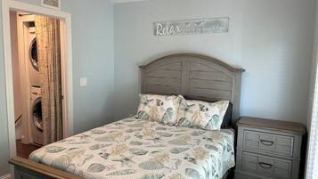 3 bedrooms, iron/ironing board, WiFi, bed sheets