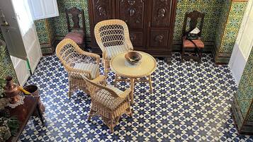 Casa superior, vista para o jardim | Ferros/tábuas de passar roupa