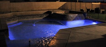 Gorgeous 4-bedroom house with Pool\Spa and movie room