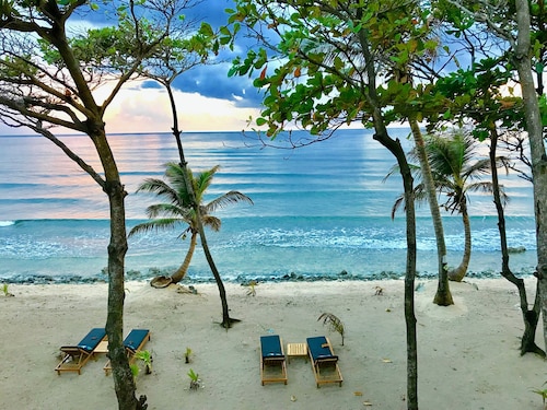 Turtle Beach Sanctuary Utila 