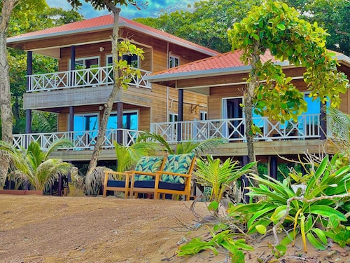Turtle Beach Sanctuary Utila 