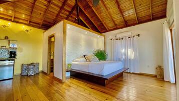 Bangalô superluxo, 1 cama King, micro-ondas, vista para a praia | Área de estar