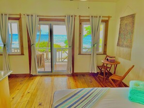 Hatchling Beach Bungalow | Living area