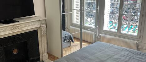 3 habitaciones, tabla de planchar con plancha, wifi y ropa de cama