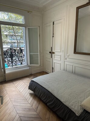 3 chambres, fer et planche à repasser, Wi-Fi, draps fournis