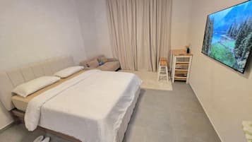 Luxury Studio, Courtyard View | Desk, laptop workspace, blackout drapes, soundproofing