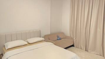 Luxury Studio, Courtyard View | Desk, laptop workspace, blackout curtains, soundproofing