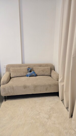 Luxury Studio, Courtyard View | Living area