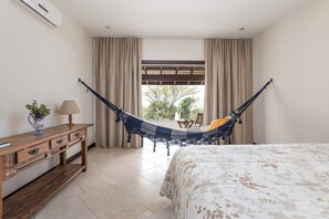4 bedrooms, iron/ironing board, WiFi, bed sheets - Casa Cacupé: 180° Ocean View · Swimming Pool, BBQ, Beach 100m away (Florianópolis)