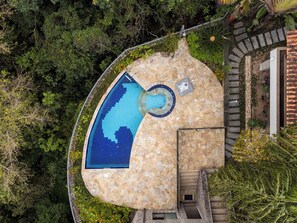 Pool - Casa Cacupé: 180° Ocean View · Swimming Pool, BBQ, Beach 100m away (Florianópolis)