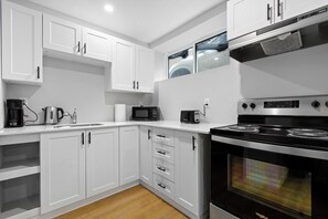 Private kitchen - down town location brand new unit #3 (Gatineau)