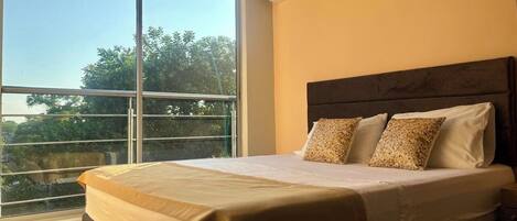 Studio Suite, City View