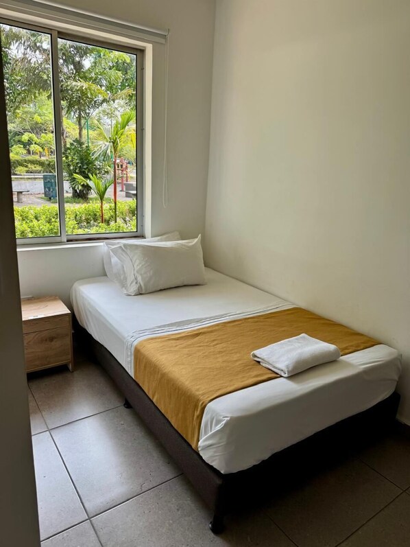 Kamar Double Standar, pemandangan kota | Setrika/meja setrika dan Wi-Fi gratis