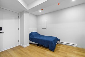 1 bedroom, Internet, bed sheets - down town location ,brand new units #4 (Gatineau)