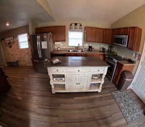 Refrigerador, microondas, horno y parrilla de estufa 