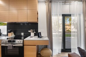Fridge, microwave, oven, stovetop - The Phil — A Boutique Getaway in the Heart of MHK (Manhattan)