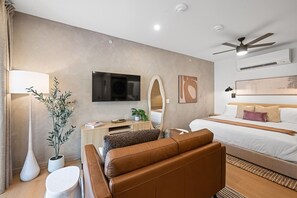 1 habitación, escritorio, tabla de planchar con plancha y cuna de viaje