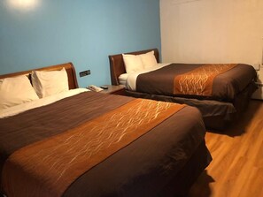 Skrivbord, arbetsyta för laptop, gratis wi-fi och rullstolsanpassning