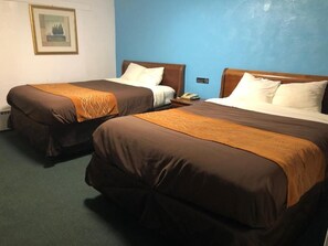 Habitación doble estándar | Escritorio, espacio para trabajar con laptop y wifi gratis