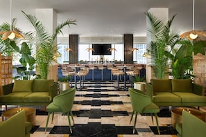 Dining - Icon Brickell Luxury Residences & W Hotel (Miami)