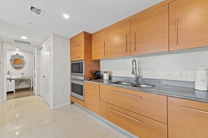 Luxury Apartment, Balcony, Ocean View | Private kitchen | Coffee/tea maker, electric kettle