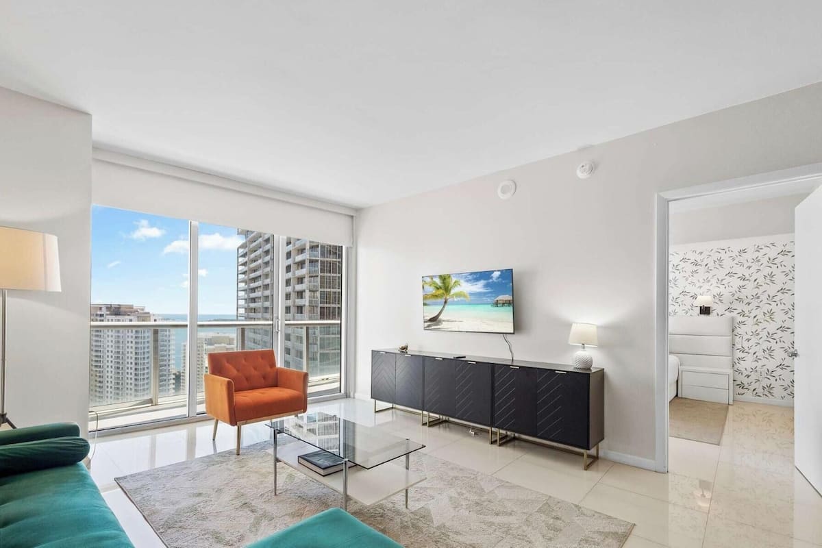 럭셔리 아파트, 킹사이즈침대 1개 및 소파베드 | 각각 다른 스타일의 인테리어, 각각 다르게 가구 비치, 책상, 노트북 작업 공간