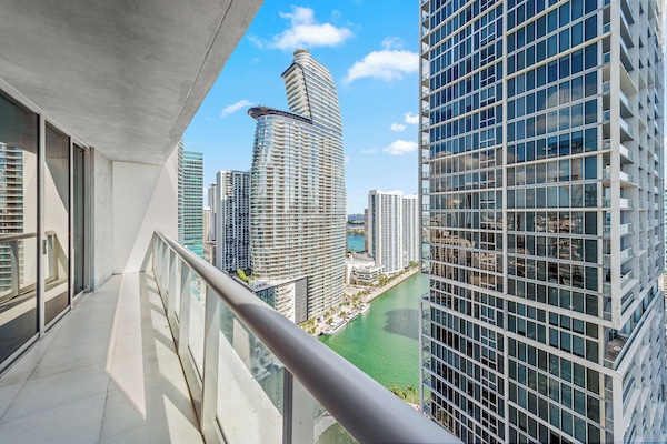 Apartament de luxe, balcó, vistes a l'oceà | Vista de la platja o del mar