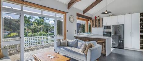 Table tennis, books, stereo