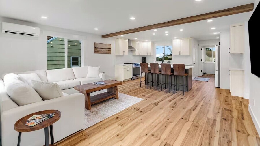 Sunny 3BR Retreat Near Everet Waterfront