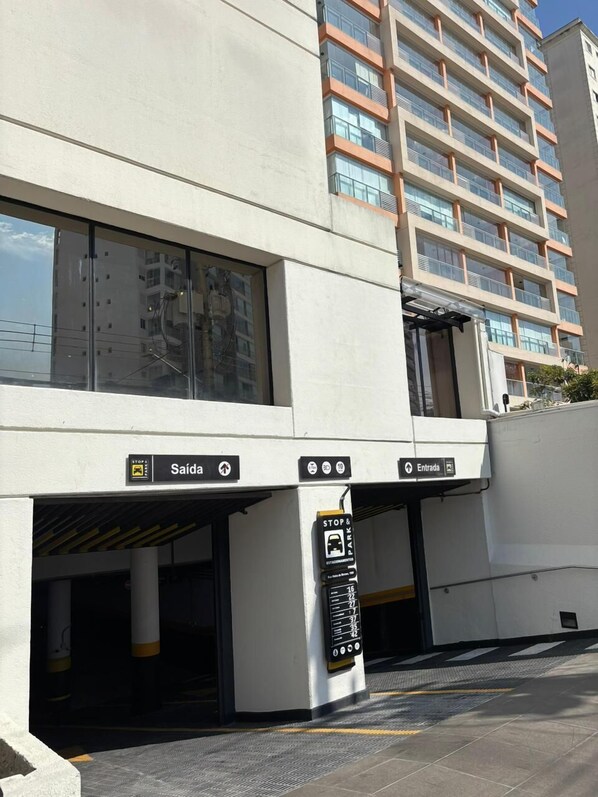 Estacionamento grátis com manobrista