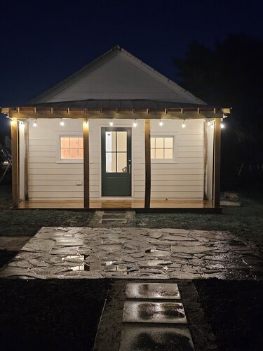 The Cottage at Blisland, Est 1749
Convenient to Williamsburg and Surrounding