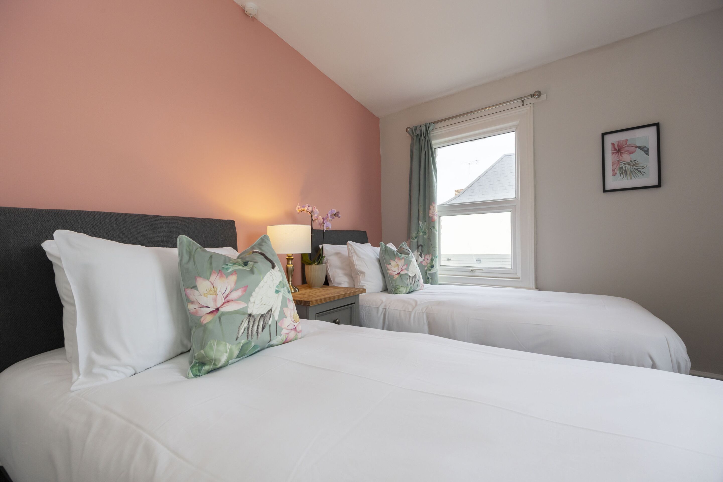 5 bedrooms, iron/ironing board, WiFi (free), bed sheets